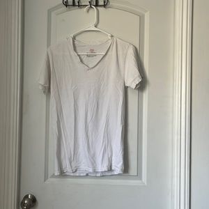 White Hanes t shirt